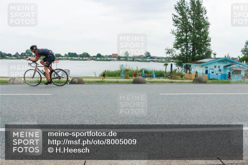 21.06.2025 - 27. Vierlanden-Triathlon H.Heesch http://msf.ph/oto/8005009 15.06.2025 13:01:15 Radfahren 1097, 1113 meine-sportfotos.de