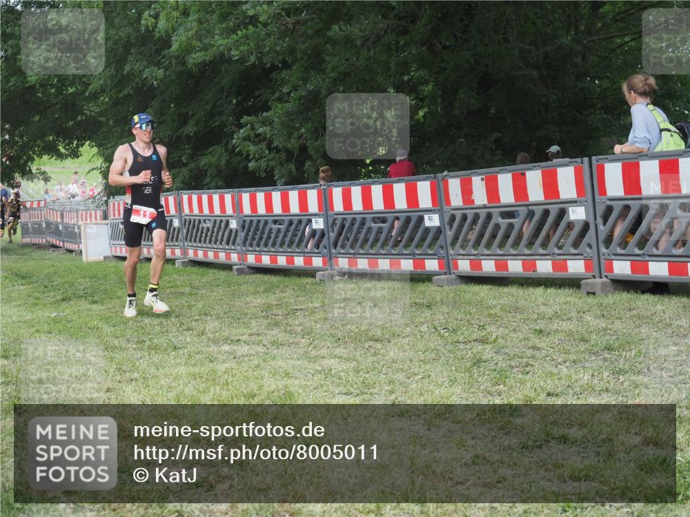 21.06.2025 - 27. Vierlanden-Triathlon KatJ http://msf.ph/oto/8005011 15.06.2025 12:58:23 Ziel 3, 11, 736, 1034, 1035, 1036, 1037 meine-sportfotos.de