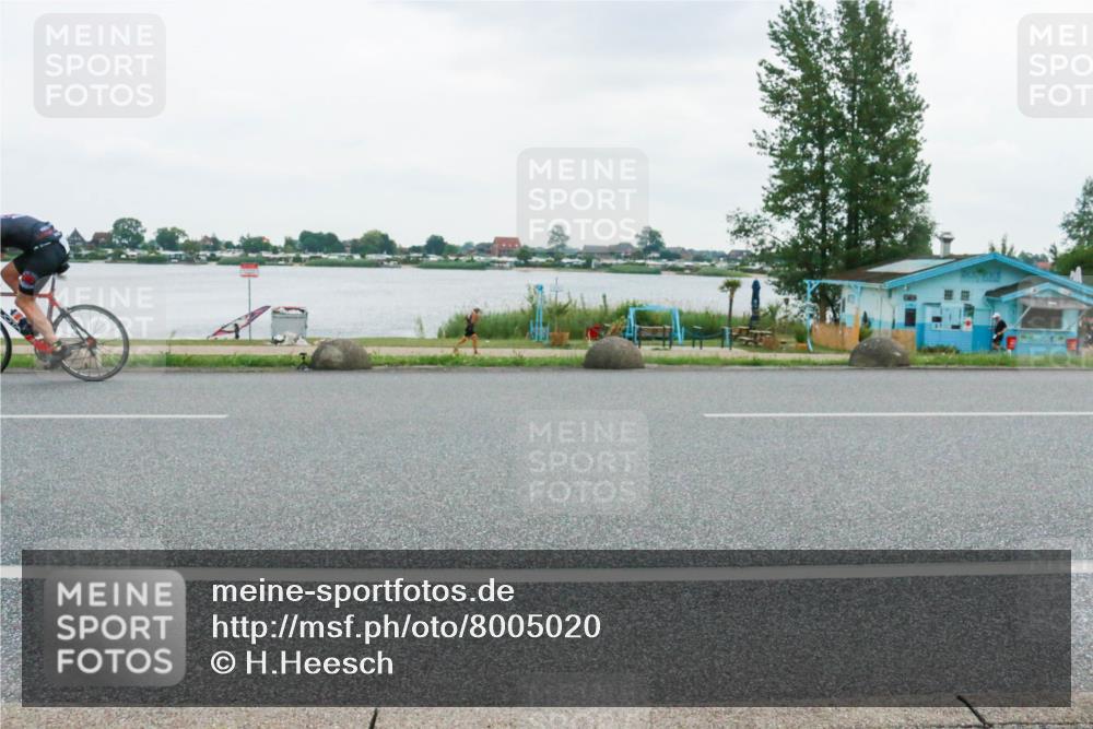 21.06.2025 - 27. Vierlanden-Triathlon H.Heesch http://msf.ph/oto/8005020 15.06.2025 13:01:15 Radfahren 1097, 1113 meine-sportfotos.de