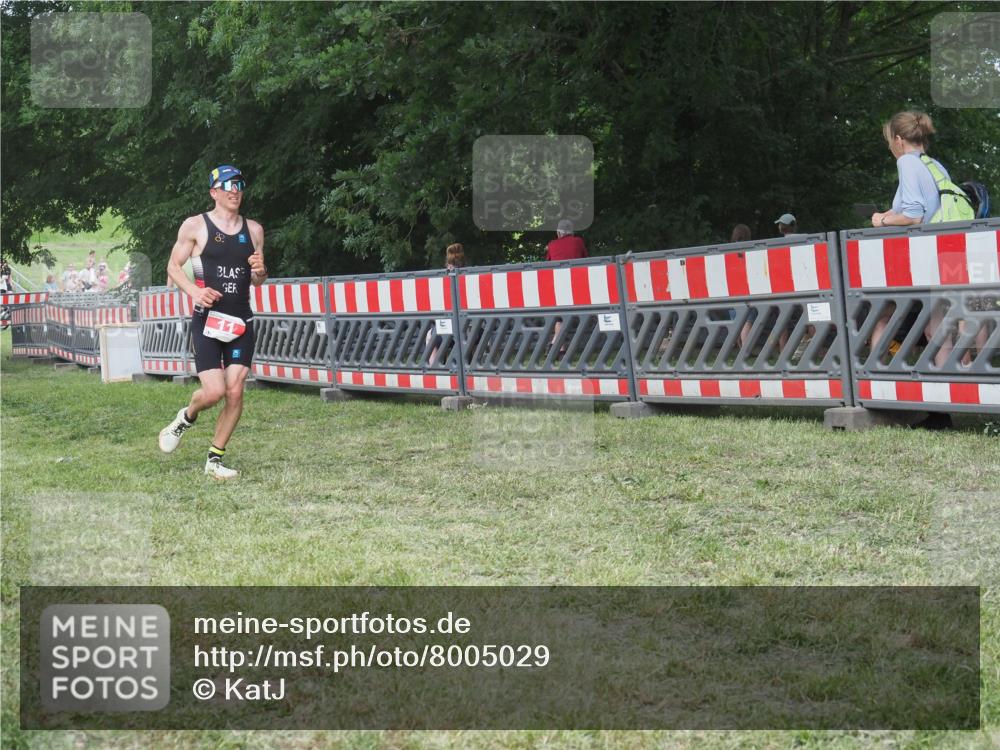 21.06.2025 - 27. Vierlanden-Triathlon KatJ http://msf.ph/oto/8005029 15.06.2025 12:58:24 Ziel 11, 736, 1034, 1035, 1036, 1037 meine-sportfotos.de