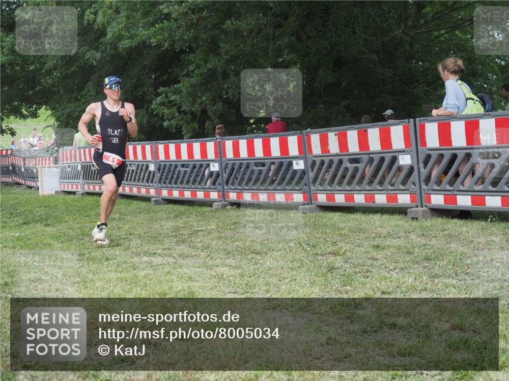 21.06.2025 - 27. Vierlanden-Triathlon KatJ http://msf.ph/oto/8005034 15.06.2025 12:58:24 Ziel 11, 736, 1034, 1035, 1036, 1037 meine-sportfotos.de