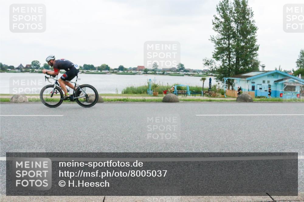 21.06.2025 - 27. Vierlanden-Triathlon H.Heesch http://msf.ph/oto/8005037 15.06.2025 13:01:17 Radfahren 1097, 1113, 1132 meine-sportfotos.de
