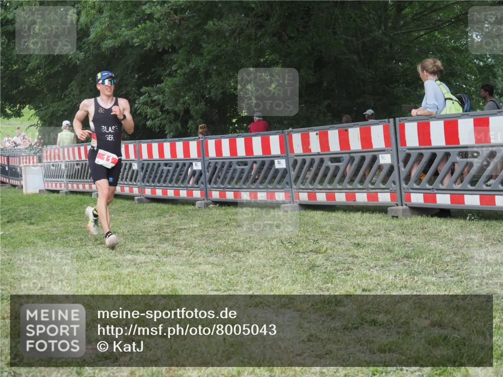 21.06.2025 - 27. Vierlanden-Triathlon KatJ http://msf.ph/oto/8005043 15.06.2025 12:58:24 Ziel 11, 736, 1034, 1035, 1036, 1037 meine-sportfotos.de