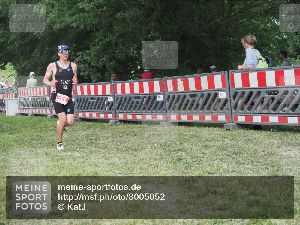 21.06.2025 - 27. Vierlanden-Triathlon KatJ http://msf.ph/oto/8005052 15.06.2025 12:58:24 Ziel 11, 736, 1034, 1035, 1036, 1037 meine-sportfotos.de