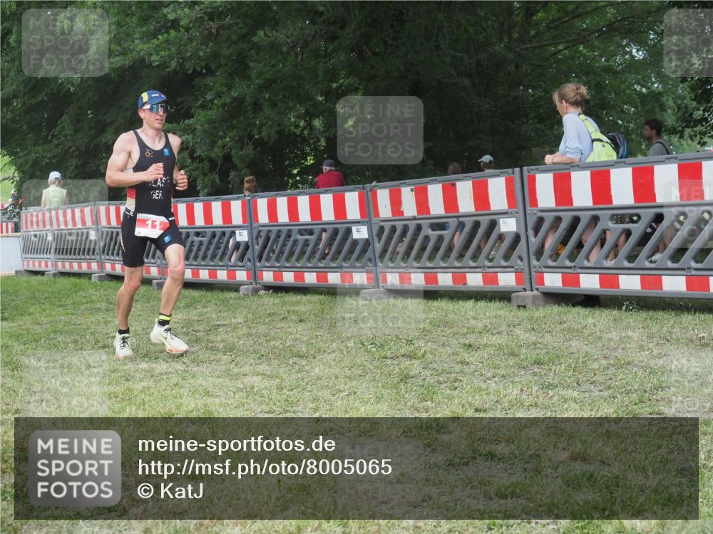 21.06.2025 - 27. Vierlanden-Triathlon KatJ http://msf.ph/oto/8005065 15.06.2025 12:58:24 Ziel 11, 736, 1034, 1035, 1036, 1037 meine-sportfotos.de