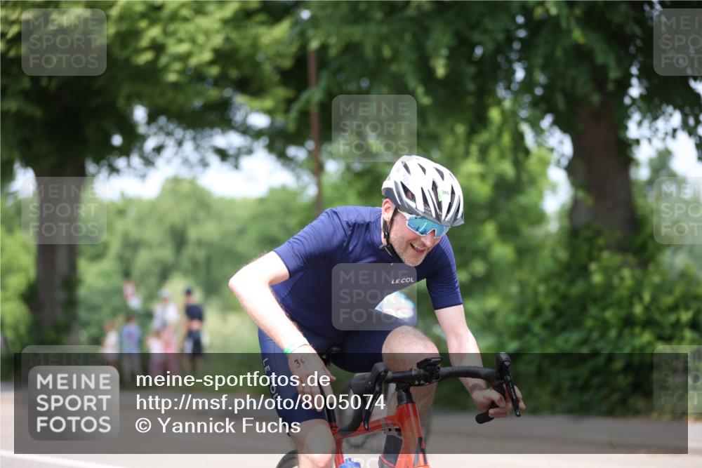15.06.2025 - 7 Türme Triathlon Yannick Fuchs http://msf.ph/oto/8005074 15.06.2025 13:17:56 Radfahren 198, 605, 645, 720, 796, 829, 1009, 1125 meine-sportfotos.de
