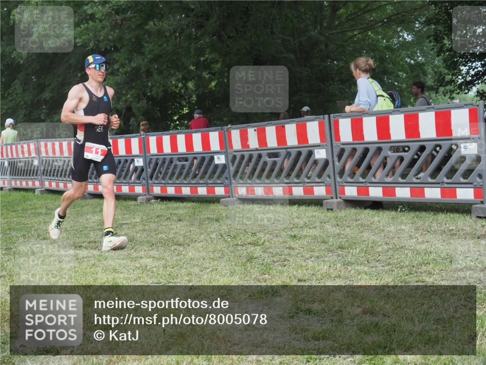 21.06.2025 - 27. Vierlanden-Triathlon KatJ http://msf.ph/oto/8005078 15.06.2025 12:58:24 Ziel 11, 736, 1034, 1035, 1036, 1037 meine-sportfotos.de
