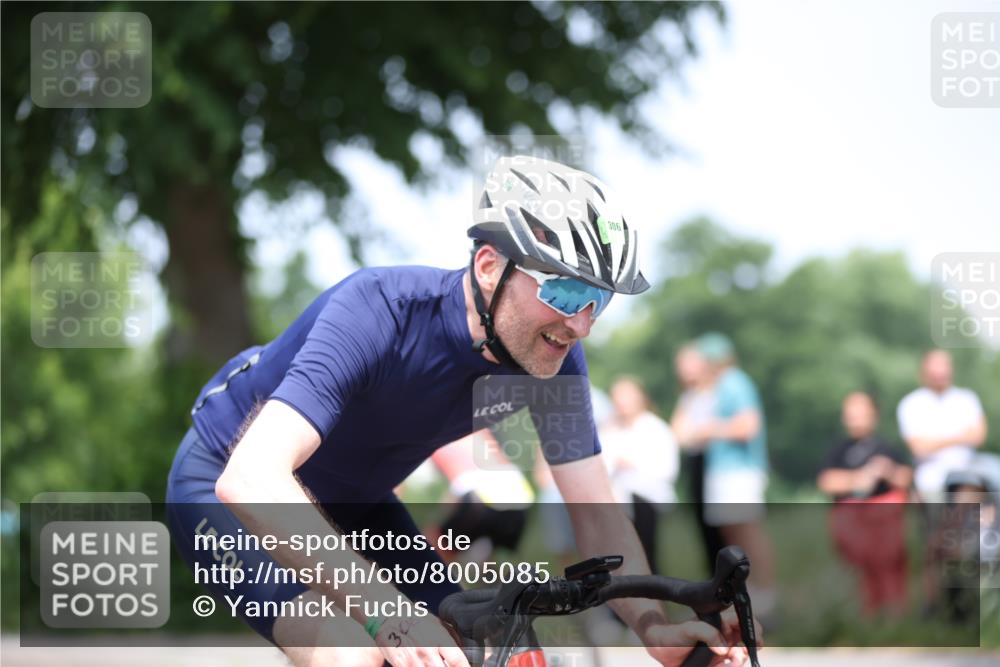15.06.2025 - 7 Türme Triathlon Yannick Fuchs http://msf.ph/oto/8005085 15.06.2025 13:17:57 Radfahren 198, 556, 605, 645, 720, 829, 1009, 1125 meine-sportfotos.de
