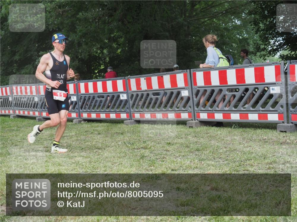 21.06.2025 - 27. Vierlanden-Triathlon KatJ http://msf.ph/oto/8005095 15.06.2025 12:58:24 Ziel 11, 736, 1034, 1035, 1036, 1037 meine-sportfotos.de
