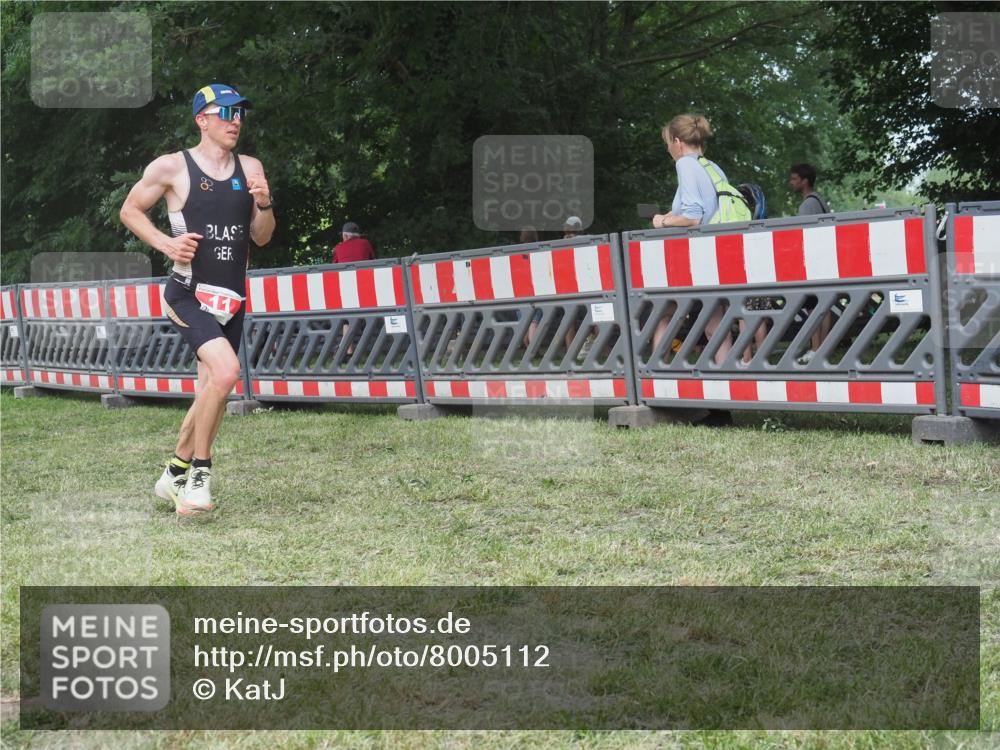 21.06.2025 - 27. Vierlanden-Triathlon KatJ http://msf.ph/oto/8005112 15.06.2025 12:58:24 Ziel 11, 736, 1034, 1035, 1036, 1037 meine-sportfotos.de