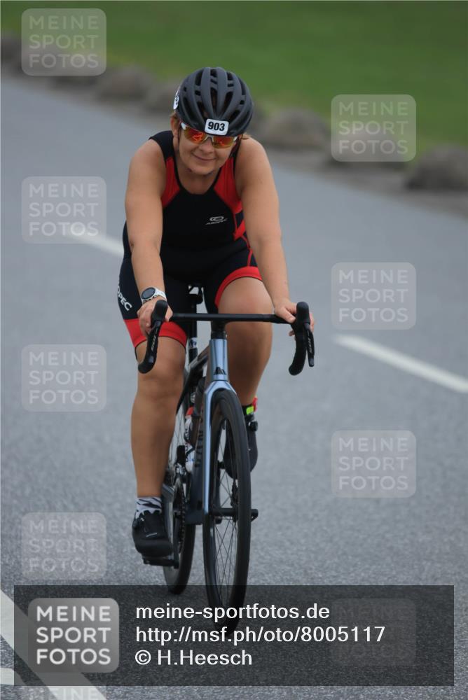 21.06.2025 - 27. Vierlanden-Triathlon H.Heesch http://msf.ph/oto/8005117 15.06.2025 12:56:43 Radfahren 903 meine-sportfotos.de