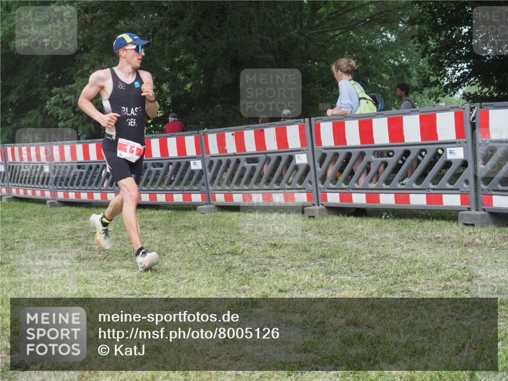 21.06.2025 - 27. Vierlanden-Triathlon KatJ http://msf.ph/oto/8005126 15.06.2025 12:58:25 Ziel 11, 736, 1034, 1035, 1036, 1037 meine-sportfotos.de