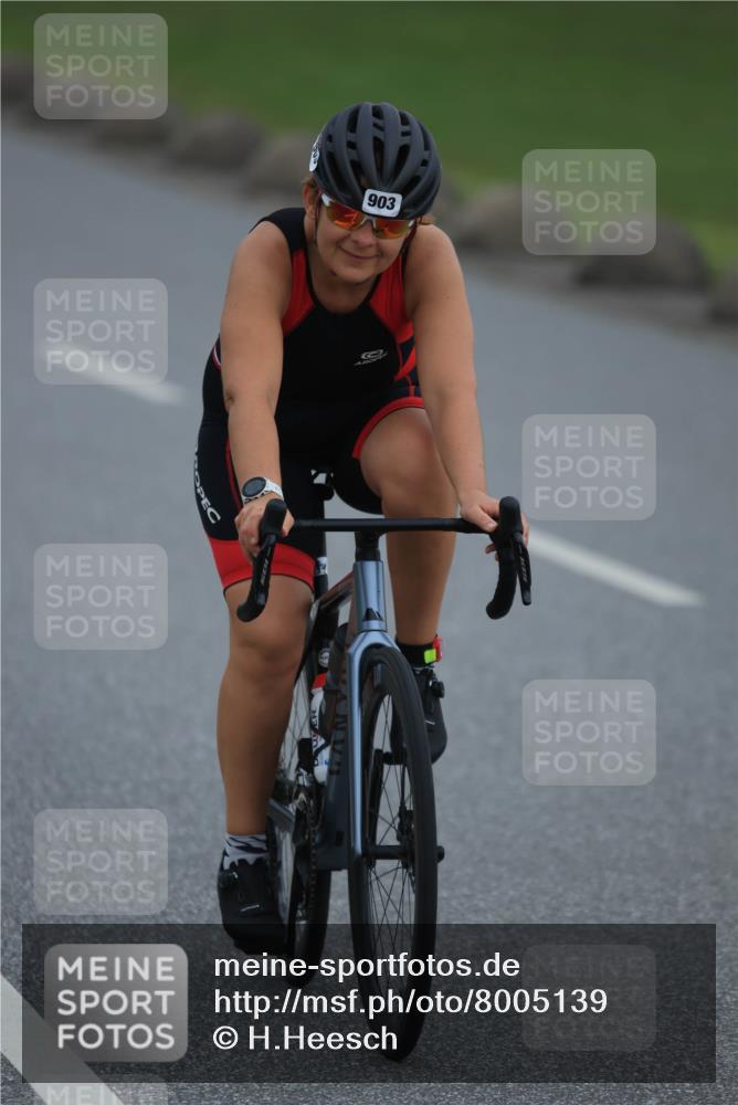 21.06.2025 - 27. Vierlanden-Triathlon H.Heesch http://msf.ph/oto/8005139 15.06.2025 12:56:43 Radfahren 903 meine-sportfotos.de