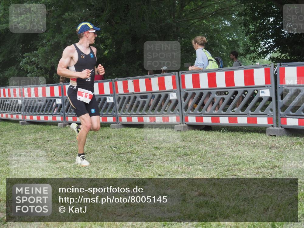 21.06.2025 - 27. Vierlanden-Triathlon KatJ http://msf.ph/oto/8005145 15.06.2025 12:58:25 Ziel 11, 736, 1034, 1035, 1036, 1037 meine-sportfotos.de