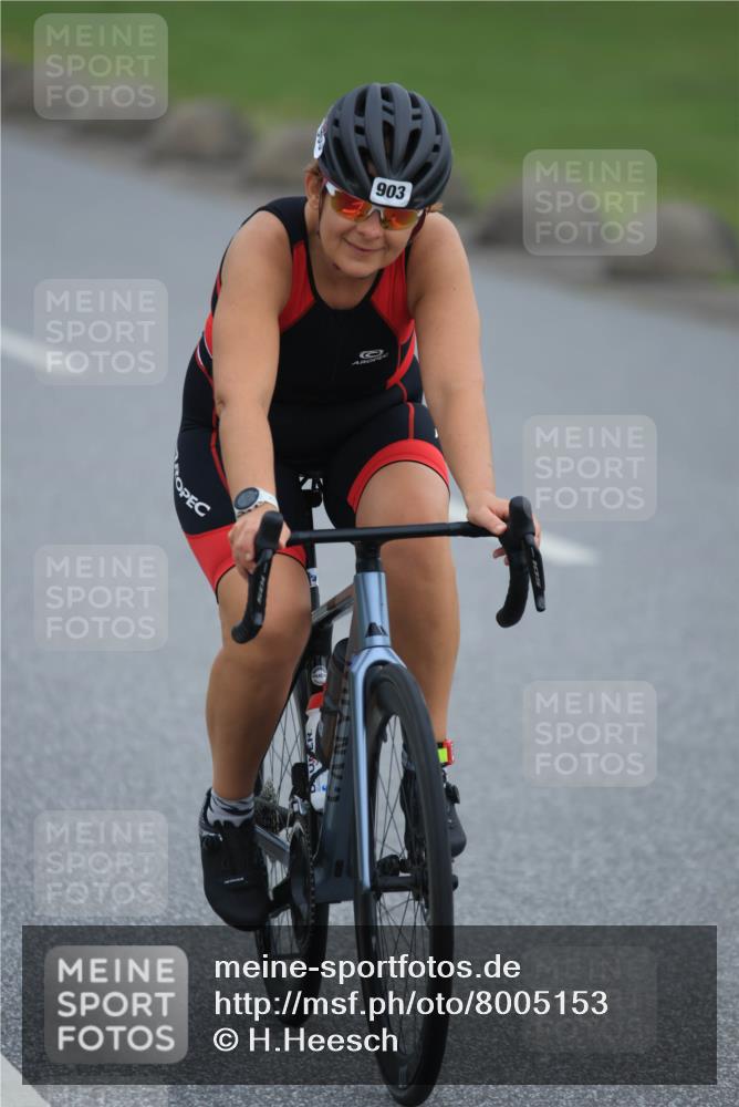 21.06.2025 - 27. Vierlanden-Triathlon H.Heesch http://msf.ph/oto/8005153 15.06.2025 12:56:43 Radfahren 903 meine-sportfotos.de