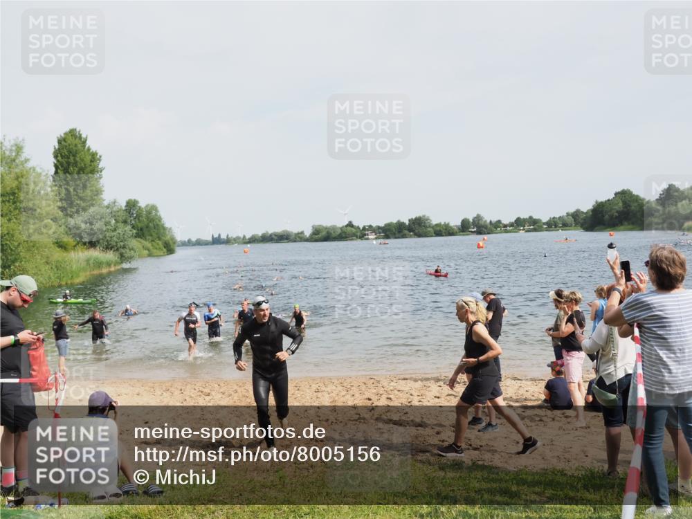 21.06.2025 - 27. Vierlanden-Triathlon MichiJ http://msf.ph/oto/8005156 15.06.2026 10:06:36 Schwimmen 394, 434, 440 meine-sportfotos.de