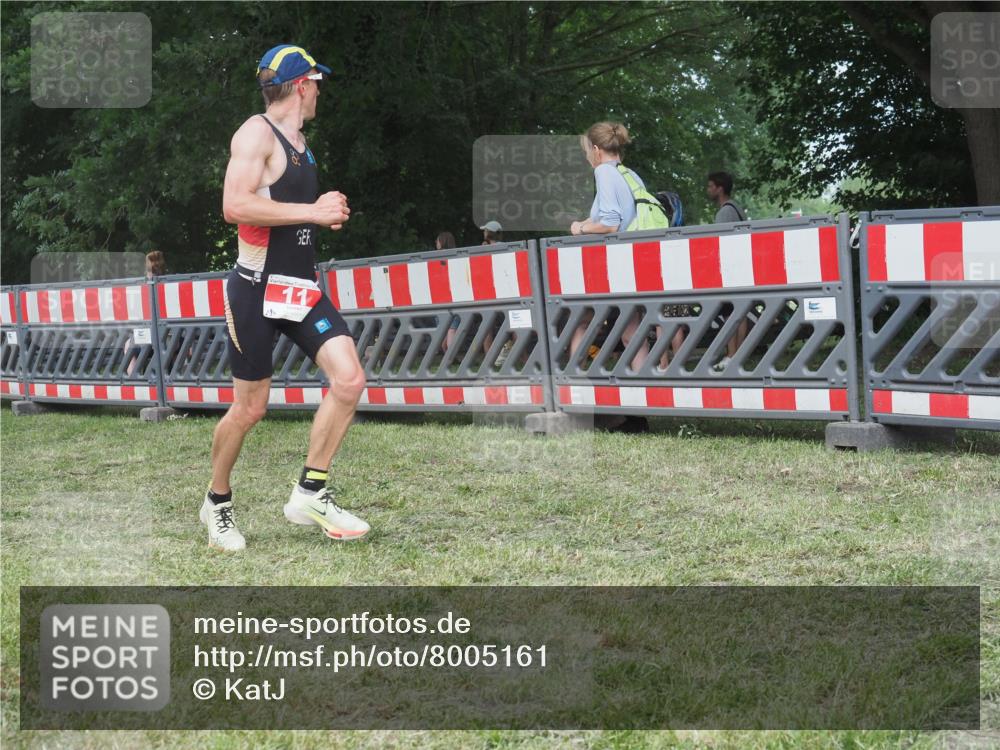 21.06.2025 - 27. Vierlanden-Triathlon KatJ http://msf.ph/oto/8005161 15.06.2025 12:58:25 Ziel 11, 736, 1034, 1035, 1036, 1037 meine-sportfotos.de