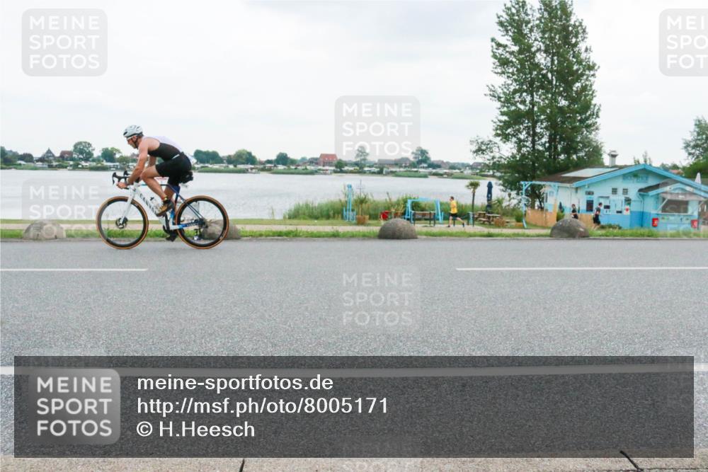 21.06.2025 - 27. Vierlanden-Triathlon H.Heesch http://msf.ph/oto/8005171 15.06.2025 13:01:31 Radfahren 1100, 1101, 1116, 1160 meine-sportfotos.de