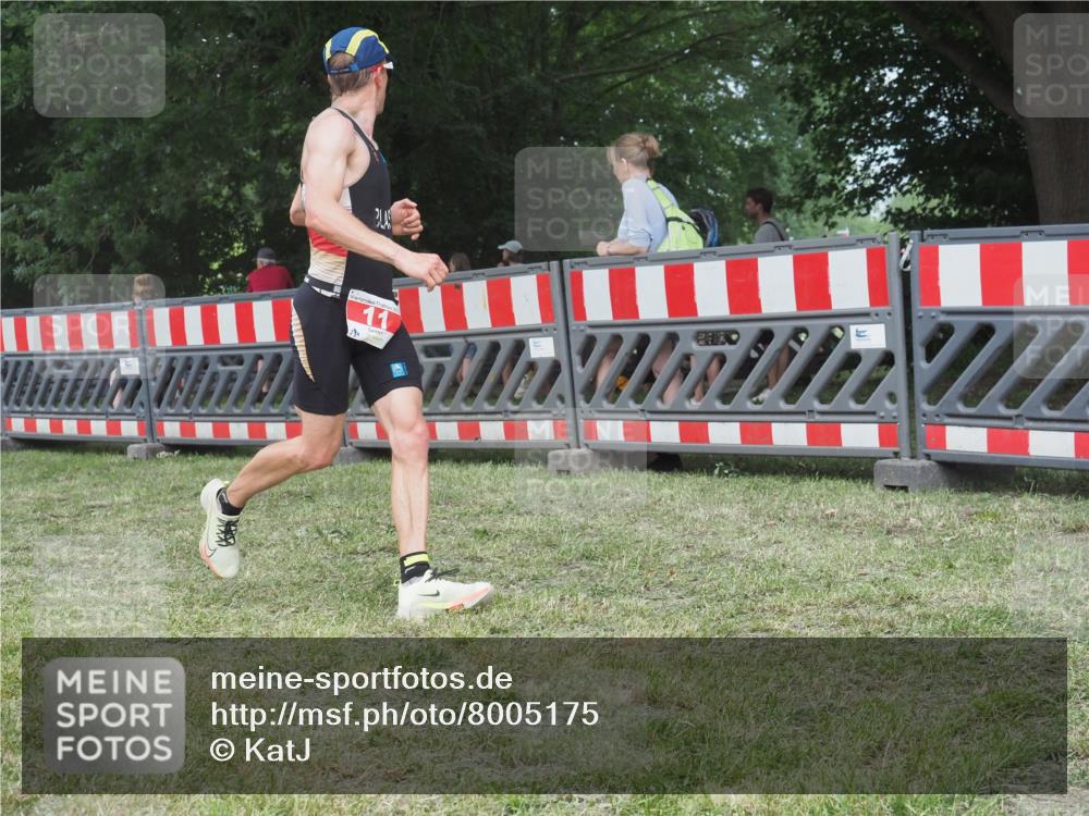 21.06.2025 - 27. Vierlanden-Triathlon KatJ http://msf.ph/oto/8005175 15.06.2025 12:58:25 Ziel 11, 736, 1034, 1035, 1036, 1037 meine-sportfotos.de