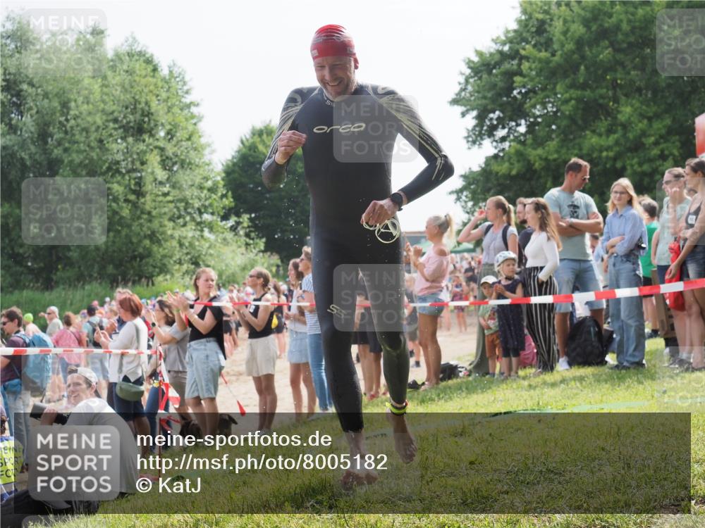 15.06.2025 - 27. Vierlanden-Triathlon KatJ http://msf.ph/oto/8005182 15.06.2025 10:04:16 Schwimmen 411, 416, 453, 464 meine-sportfotos.de