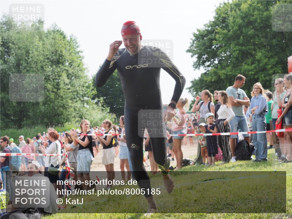 15.06.2025 - 27. Vierlanden-Triathlon KatJ http://msf.ph/oto/8005185 15.06.2025 10:04:16 Schwimmen 411, 416, 453, 464 meine-sportfotos.de