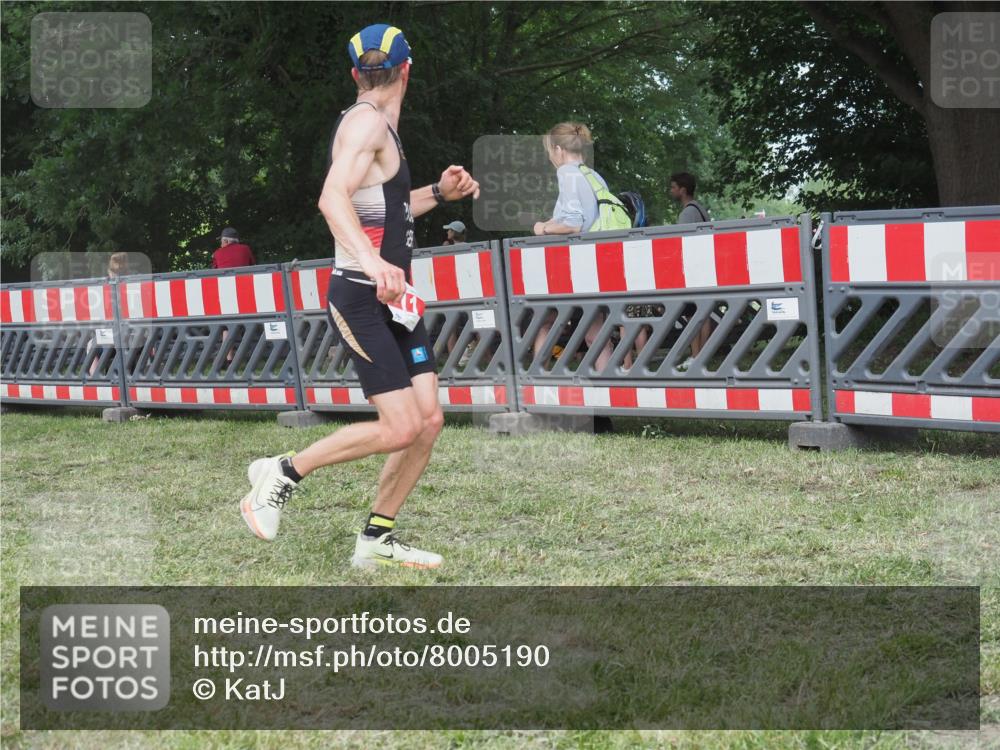 21.06.2025 - 27. Vierlanden-Triathlon KatJ http://msf.ph/oto/8005190 15.06.2025 12:58:25 Ziel 11, 736, 1034, 1035, 1036, 1037 meine-sportfotos.de