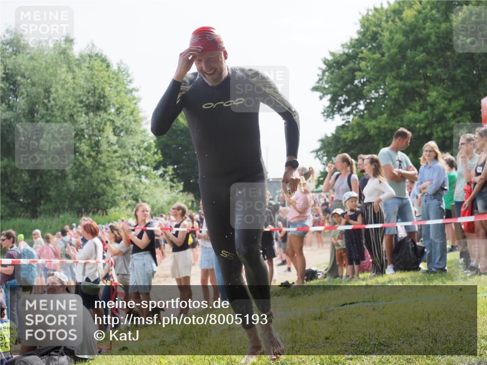 15.06.2025 - 27. Vierlanden-Triathlon KatJ http://msf.ph/oto/8005193 15.06.2025 10:04:16 Schwimmen 411, 416, 453, 464 meine-sportfotos.de