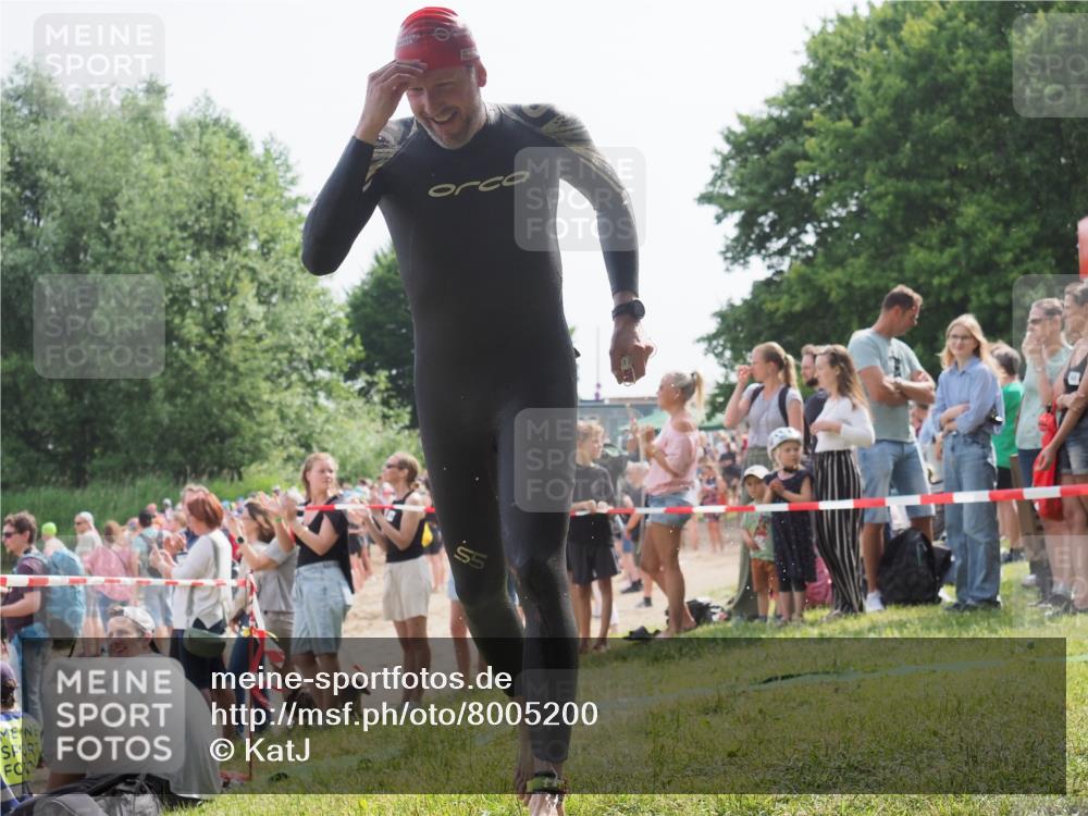15.06.2025 - 27. Vierlanden-Triathlon KatJ http://msf.ph/oto/8005200 15.06.2025 10:04:16 Schwimmen 411, 416, 453, 464 meine-sportfotos.de
