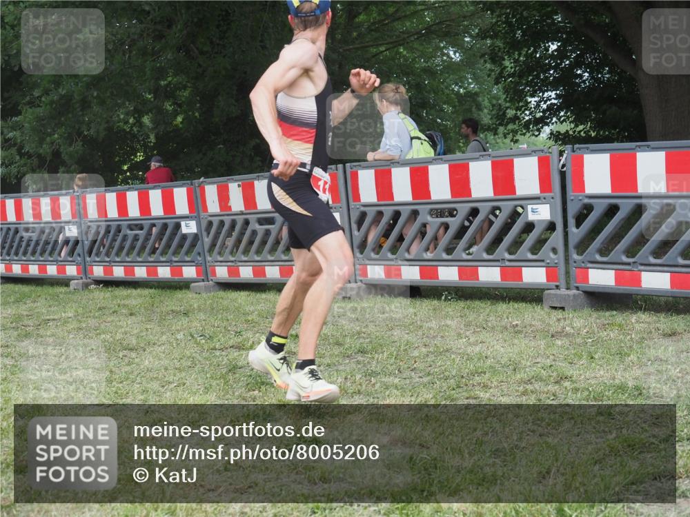 21.06.2025 - 27. Vierlanden-Triathlon KatJ http://msf.ph/oto/8005206 15.06.2025 12:58:25 Ziel 11, 736, 1034, 1035, 1036, 1037 meine-sportfotos.de