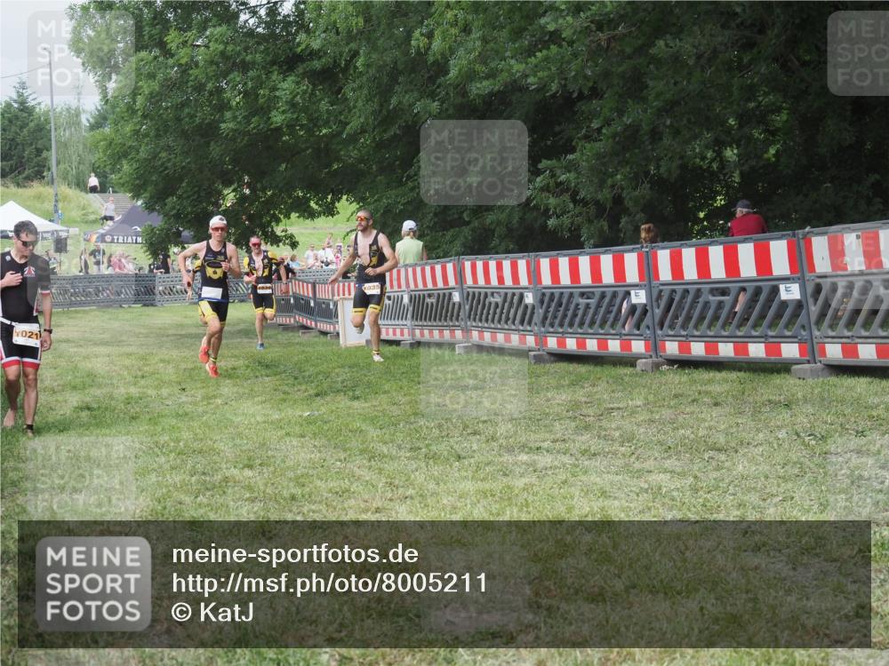 21.06.2025 - 27. Vierlanden-Triathlon KatJ http://msf.ph/oto/8005211 15.06.2025 12:58:26 Ziel 11, 736, 1034, 1035, 1036, 1037 meine-sportfotos.de