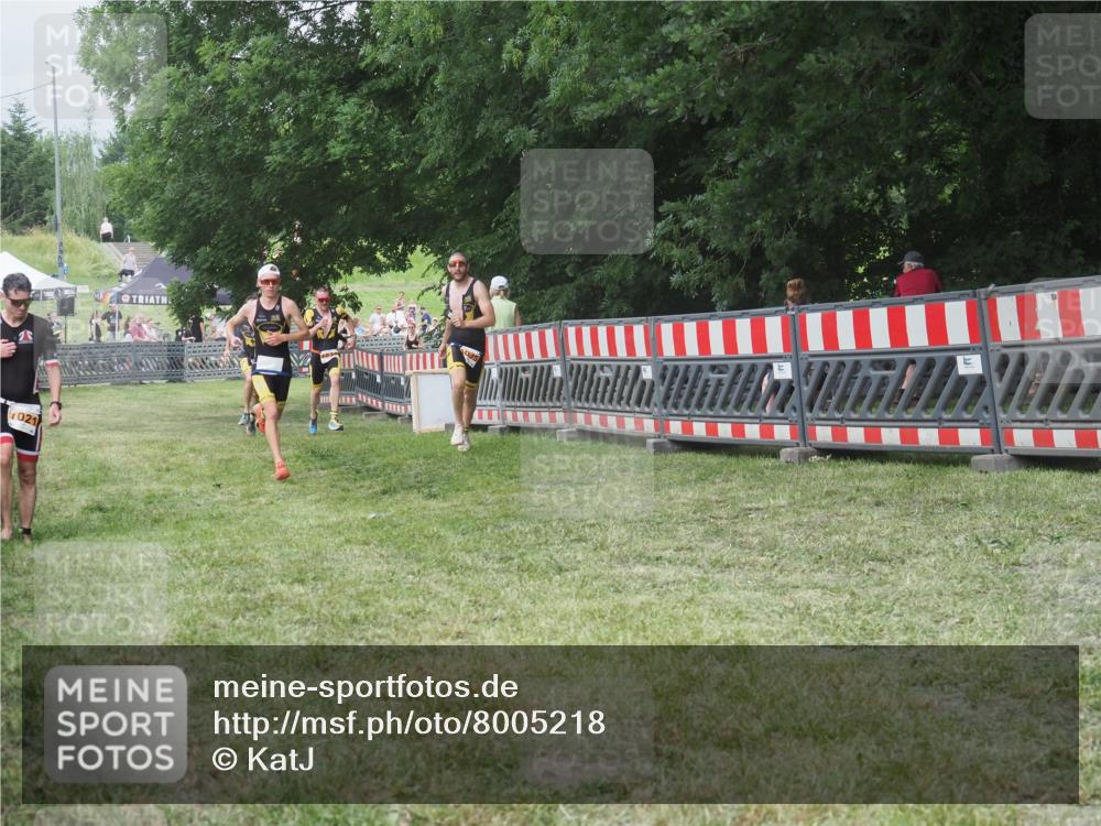 21.06.2025 - 27. Vierlanden-Triathlon KatJ http://msf.ph/oto/8005218 15.06.2025 12:58:26 Ziel 11, 736, 1034, 1035, 1036, 1037 meine-sportfotos.de