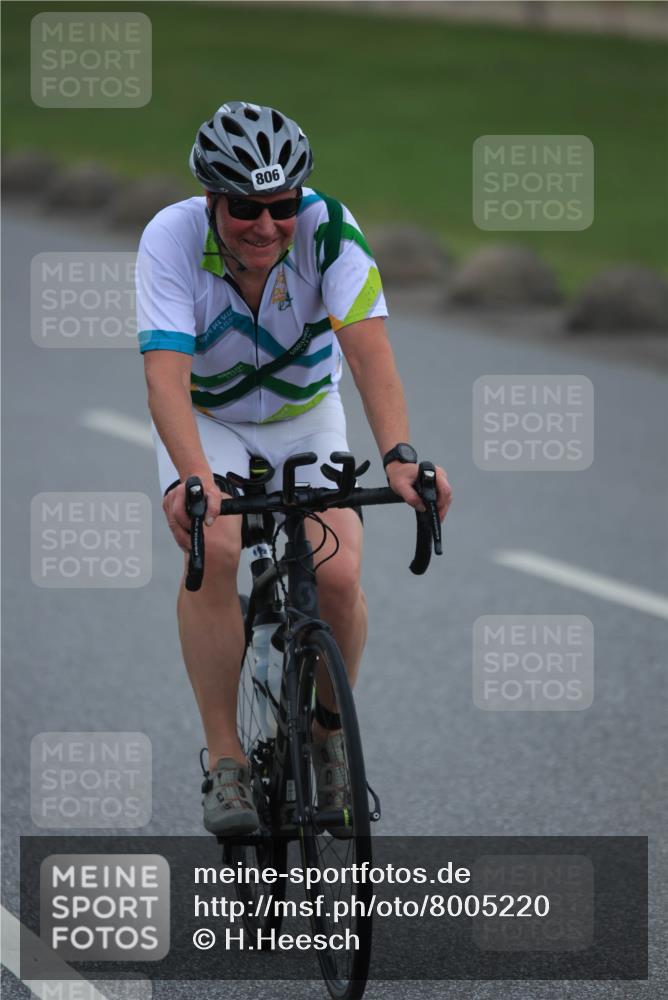 21.06.2025 - 27. Vierlanden-Triathlon H.Heesch http://msf.ph/oto/8005220 15.06.2025 12:56:55 Radfahren 806 meine-sportfotos.de