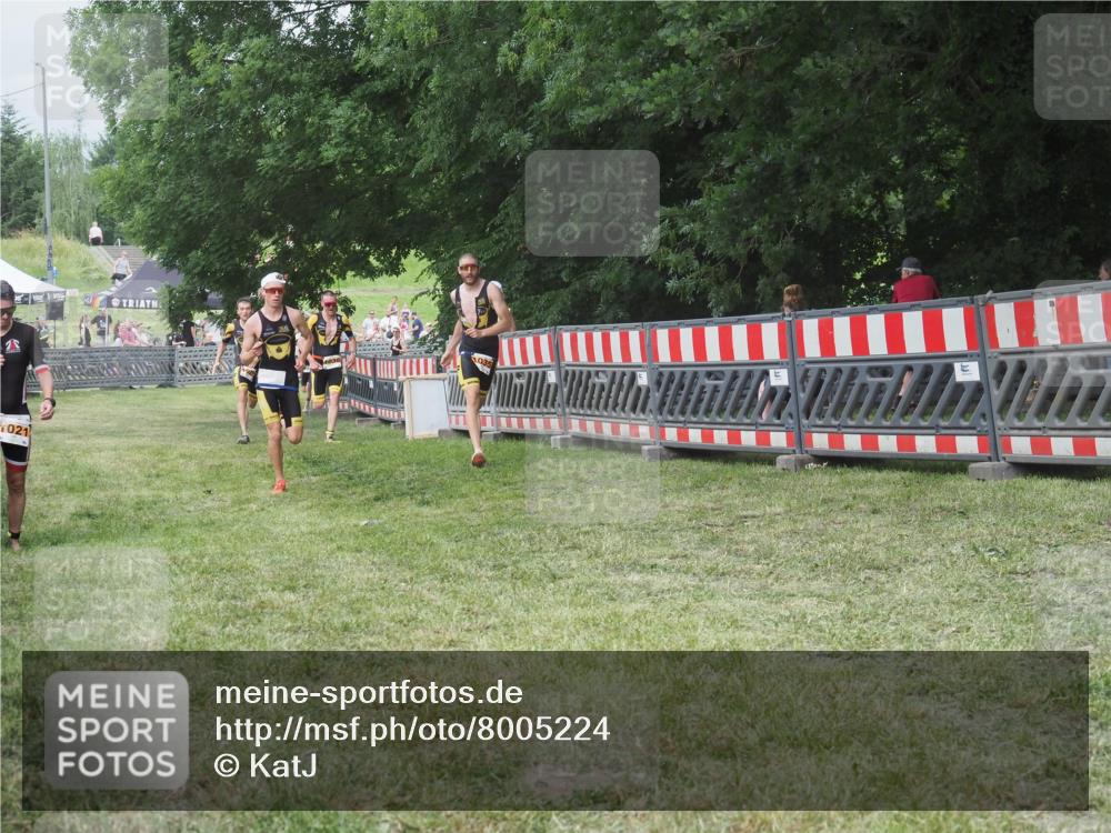 21.06.2025 - 27. Vierlanden-Triathlon KatJ http://msf.ph/oto/8005224 15.06.2025 12:58:26 Ziel 11, 736, 1034, 1035, 1036, 1037 meine-sportfotos.de