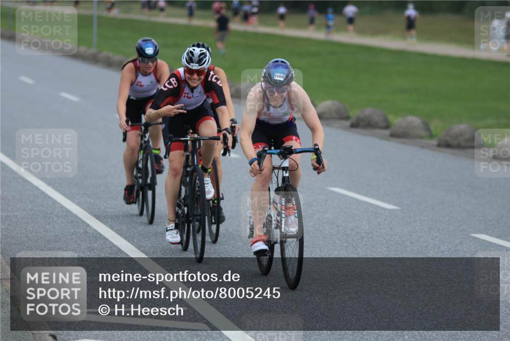 21.06.2025 - 27. Vierlanden-Triathlon H.Heesch http://msf.ph/oto/8005245 15.06.2025 13:03:30 Radfahren 1069, 1070, 1071, 1072 meine-sportfotos.de