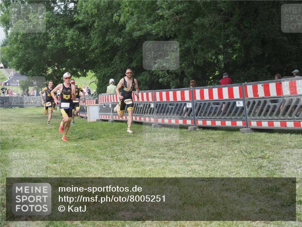 21.06.2025 - 27. Vierlanden-Triathlon KatJ http://msf.ph/oto/8005251 15.06.2025 12:58:27 Ziel 11, 736, 1034, 1035, 1036, 1037 meine-sportfotos.de