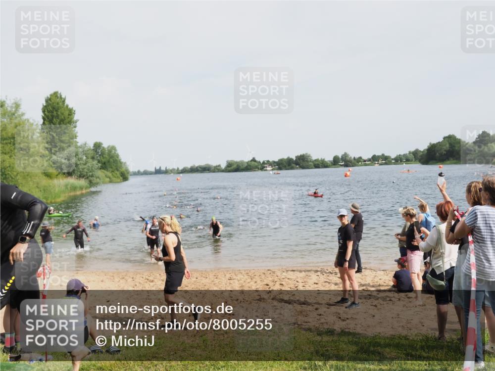 21.06.2025 - 27. Vierlanden-Triathlon MichiJ http://msf.ph/oto/8005255 15.06.2026 10:06:38 Schwimmen 386, 423, 434, 440 meine-sportfotos.de