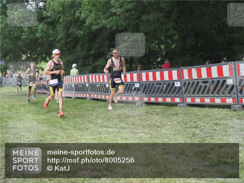 21.06.2025 - 27. Vierlanden-Triathlon KatJ http://msf.ph/oto/8005256 15.06.2025 12:58:27 Ziel 11, 736, 1034, 1035, 1036, 1037 meine-sportfotos.de