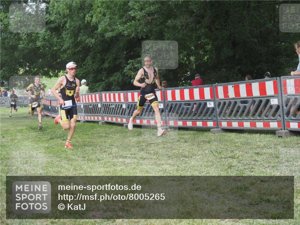 21.06.2025 - 27. Vierlanden-Triathlon KatJ http://msf.ph/oto/8005265 15.06.2025 12:58:27 Ziel 11, 736, 1034, 1035, 1036, 1037 meine-sportfotos.de