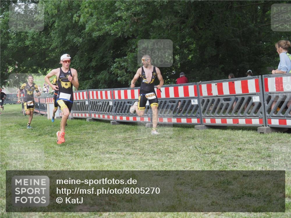 21.06.2025 - 27. Vierlanden-Triathlon KatJ http://msf.ph/oto/8005270 15.06.2025 12:58:28 Ziel 736, 1034, 1035, 1036, 1037 meine-sportfotos.de