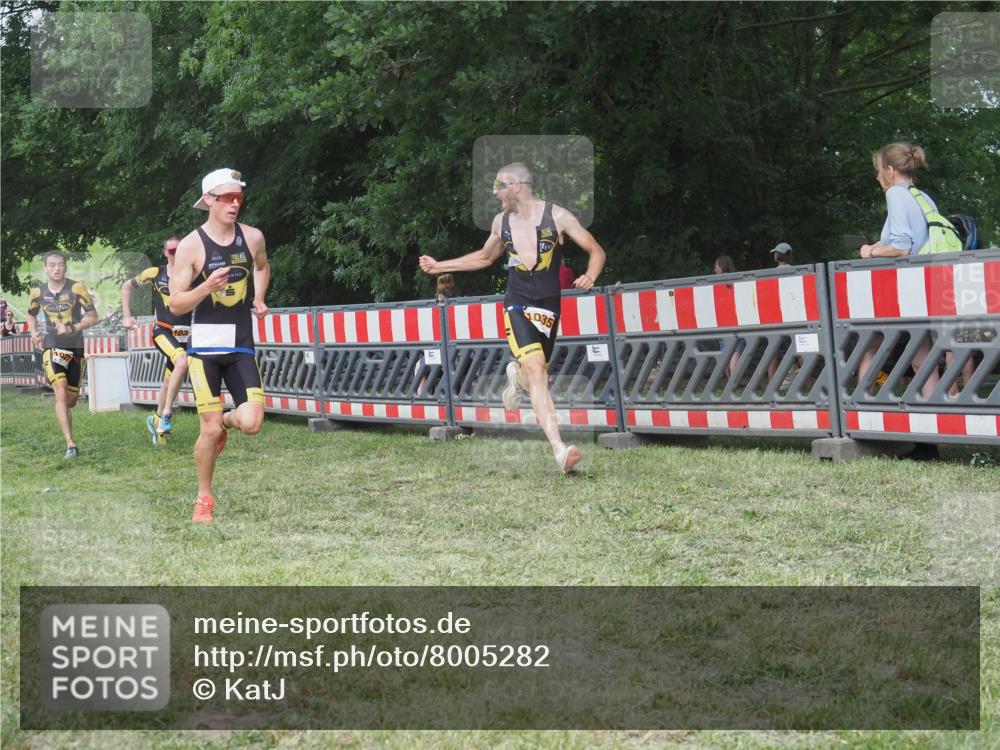 21.06.2025 - 27. Vierlanden-Triathlon KatJ http://msf.ph/oto/8005282 15.06.2025 12:58:28 Ziel 736, 1034, 1035, 1036, 1037 meine-sportfotos.de
