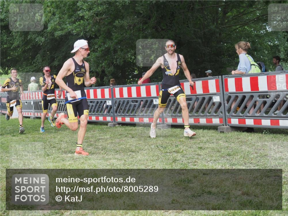 21.06.2025 - 27. Vierlanden-Triathlon KatJ http://msf.ph/oto/8005289 15.06.2025 12:58:28 Ziel 736, 1034, 1035, 1036, 1037 meine-sportfotos.de