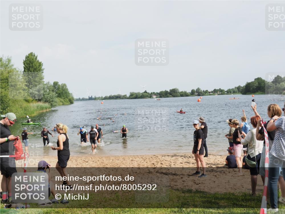 21.06.2025 - 27. Vierlanden-Triathlon MichiJ http://msf.ph/oto/8005292 15.06.2026 10:06:39 Schwimmen 386, 423, 434, 440, 441 meine-sportfotos.de