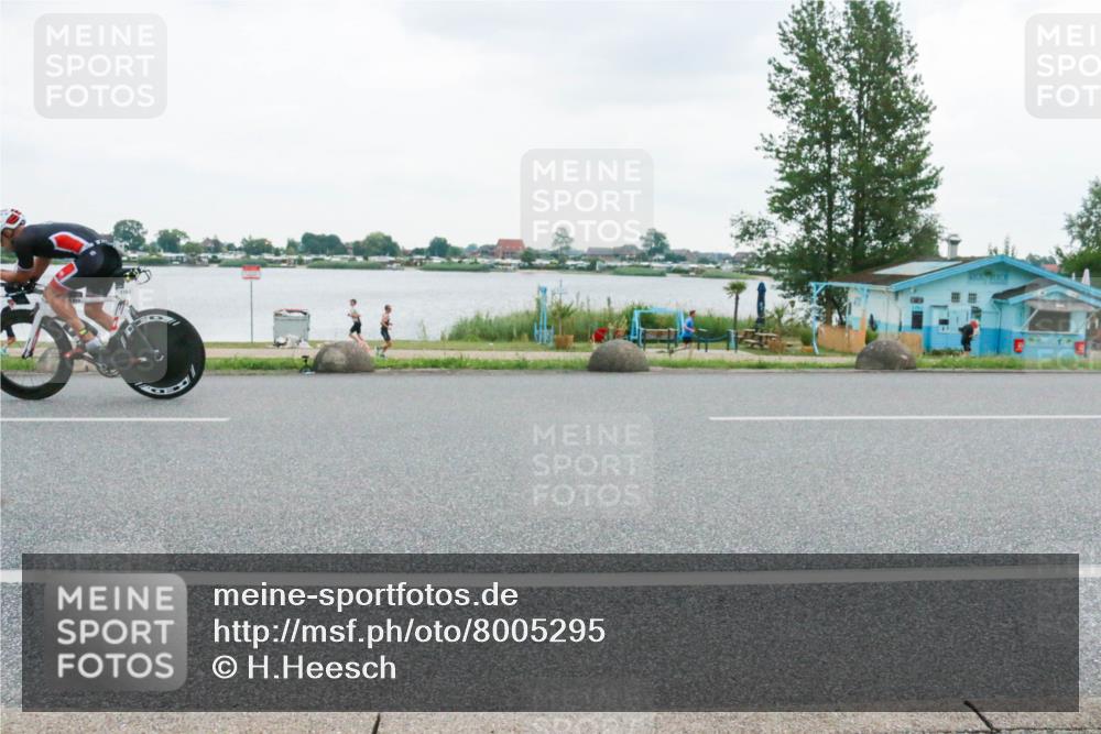 21.06.2025 - 27. Vierlanden-Triathlon H.Heesch http://msf.ph/oto/8005295 15.06.2025 13:02:07 Radfahren 1140, 1163 meine-sportfotos.de