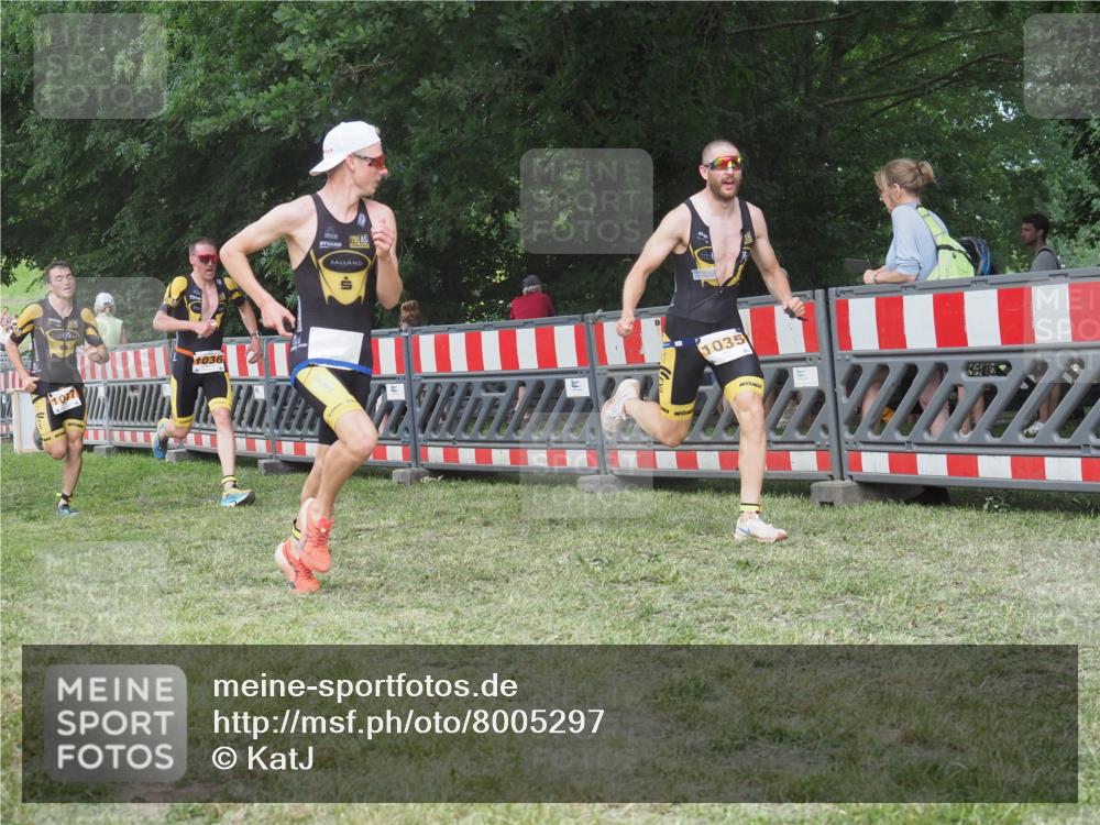 21.06.2025 - 27. Vierlanden-Triathlon KatJ http://msf.ph/oto/8005297 15.06.2025 12:58:28 Ziel 736, 1034, 1035, 1036, 1037 meine-sportfotos.de
