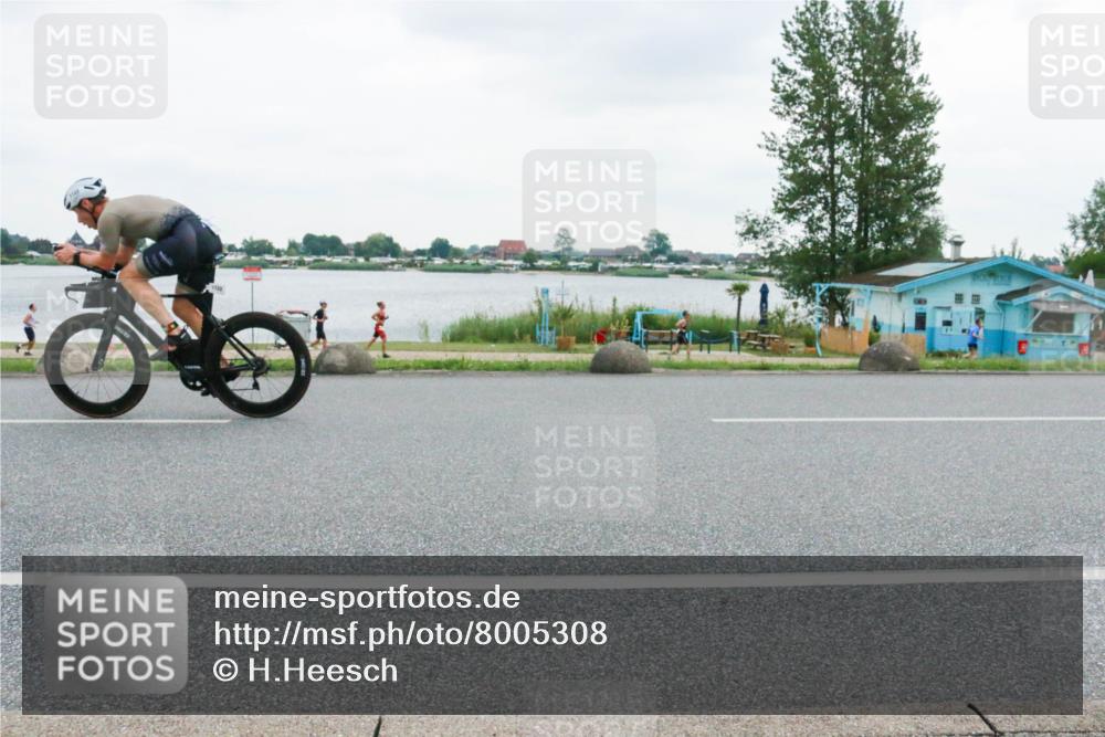 21.06.2025 - 27. Vierlanden-Triathlon H.Heesch http://msf.ph/oto/8005308 15.06.2025 13:02:10 Radfahren 1122, 1163 meine-sportfotos.de