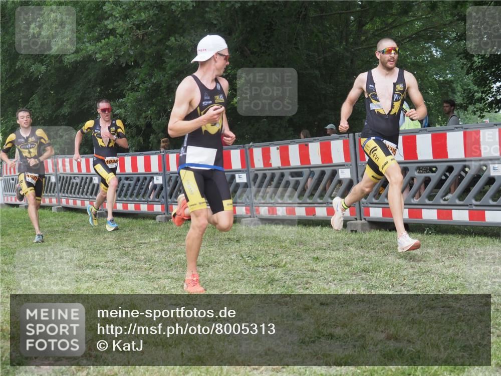 21.06.2025 - 27. Vierlanden-Triathlon KatJ http://msf.ph/oto/8005313 15.06.2025 12:58:28 Ziel 736, 1034, 1035, 1036, 1037 meine-sportfotos.de