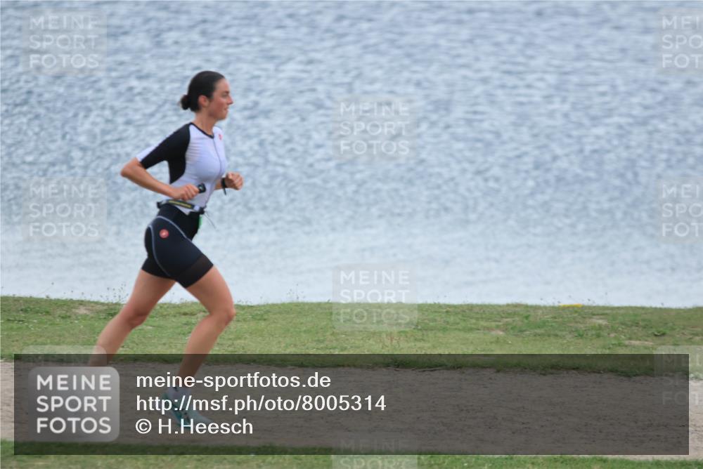 21.06.2025 - 27. Vierlanden-Triathlon H.Heesch http://msf.ph/oto/8005314 15.06.2025 13:03:56 Radfahren  meine-sportfotos.de