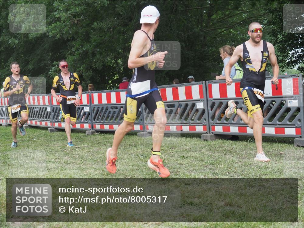21.06.2025 - 27. Vierlanden-Triathlon KatJ http://msf.ph/oto/8005317 15.06.2025 12:58:29 Ziel 736, 1034, 1035, 1036, 1037 meine-sportfotos.de