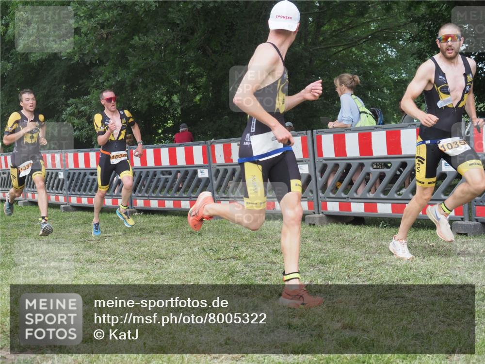 21.06.2025 - 27. Vierlanden-Triathlon KatJ http://msf.ph/oto/8005322 15.06.2025 12:58:29 Ziel 736, 1034, 1035, 1036, 1037 meine-sportfotos.de