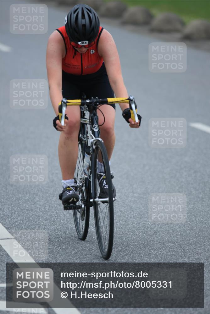 21.06.2025 - 27. Vierlanden-Triathlon H.Heesch http://msf.ph/oto/8005331 15.06.2025 13:04:29 Radfahren 894 meine-sportfotos.de